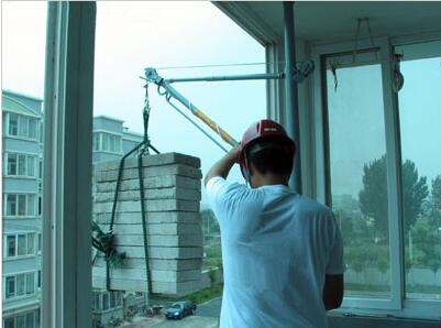 东弘起重，便携式吊运机的主要特点：体积小、重量轻、小巧玲珑、结构紧凑、携带方便、安装简便。 