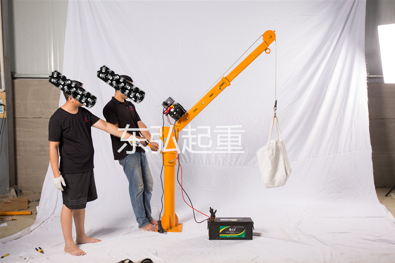 河北东弘起重专业生产1吨车载吊机