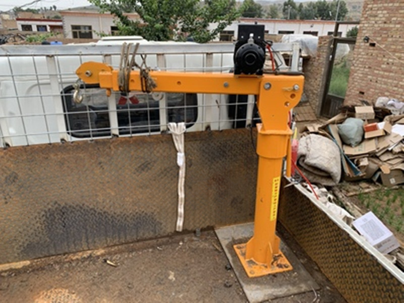 500公斤小型车载吊机