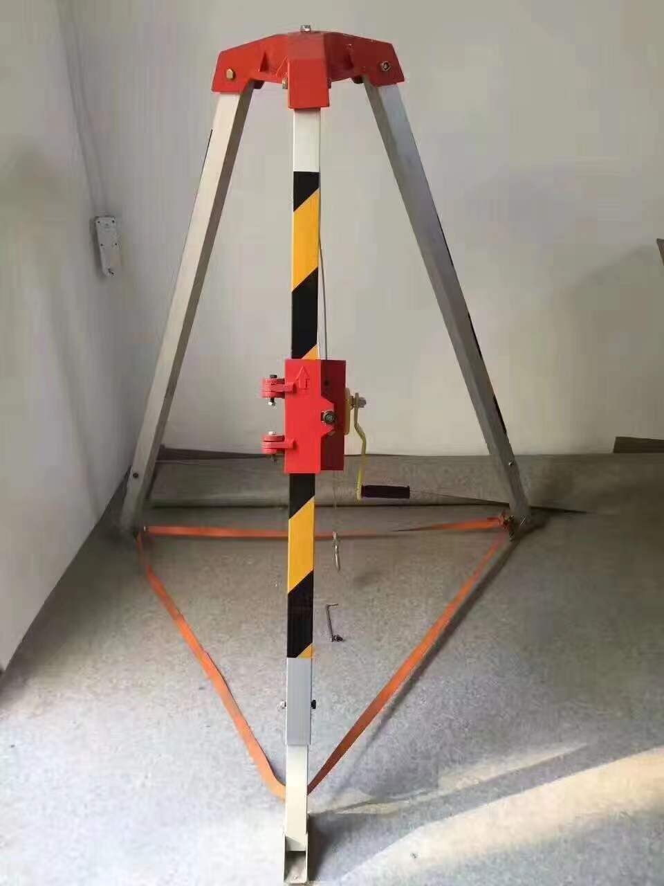 消防救援三脚架