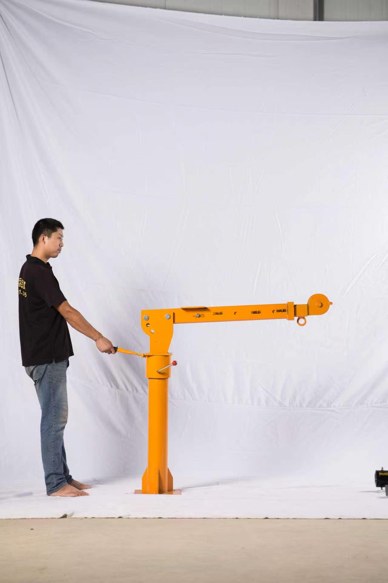 小型1吨车载吊机